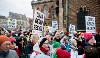 qui sont les “Omas gegen Rechts”, ces mamies qui se battent contre l’extrême droite ?