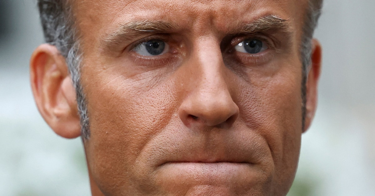 Le président français Emmanuel Macron s'adresse aux médias à la résidence de l'ambassadeur de France à Washington, le 18 août 2025