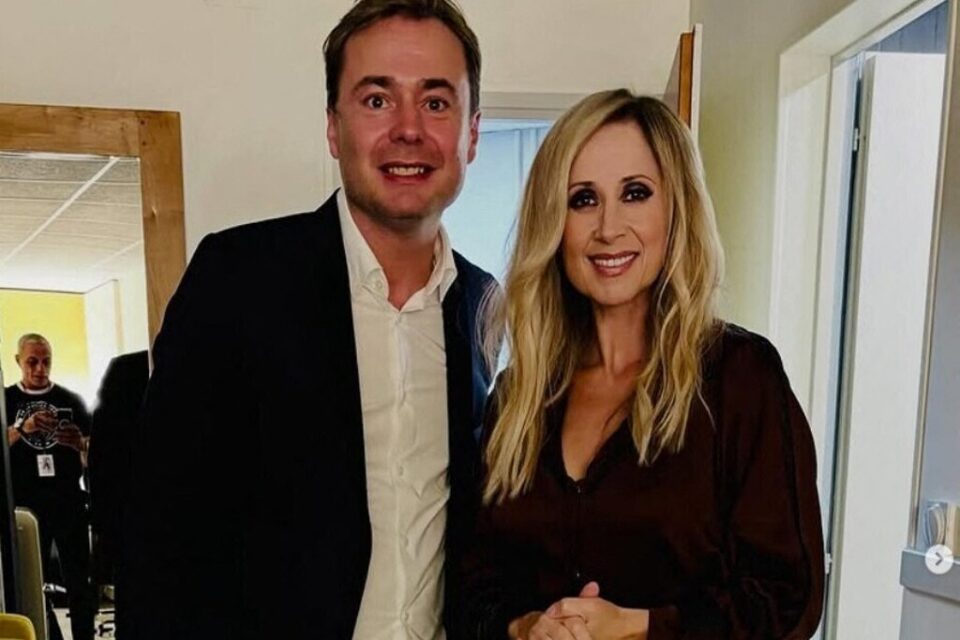 Grand fan de la chanteuse, le maire de Caen Aristide Olivier a rencontré Lara Fabian avant son concert au Zénith de Caen.