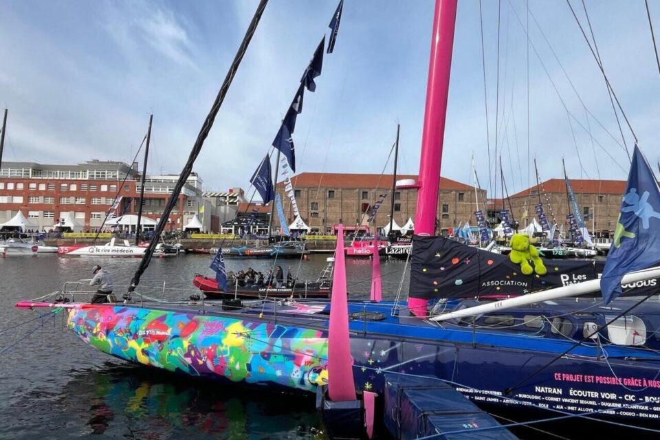 Le bateau les P'tits Doudous d'Armel Tripon prendra le départ de la Transat Café l'Or le dimanche 26 novembre 2025.
