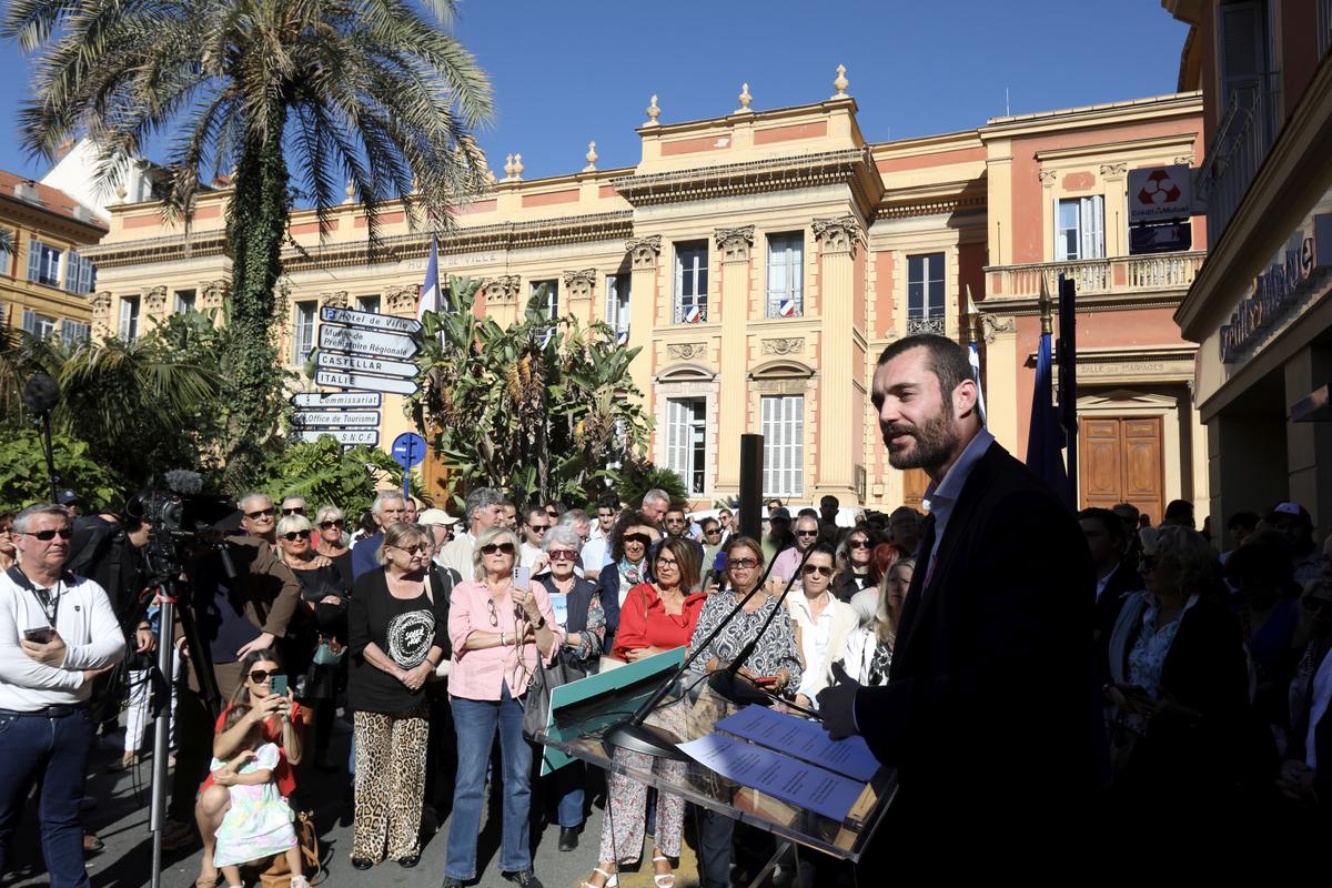 Louis Sarkozy a inauguré sa permanence de campagne face à la mairie