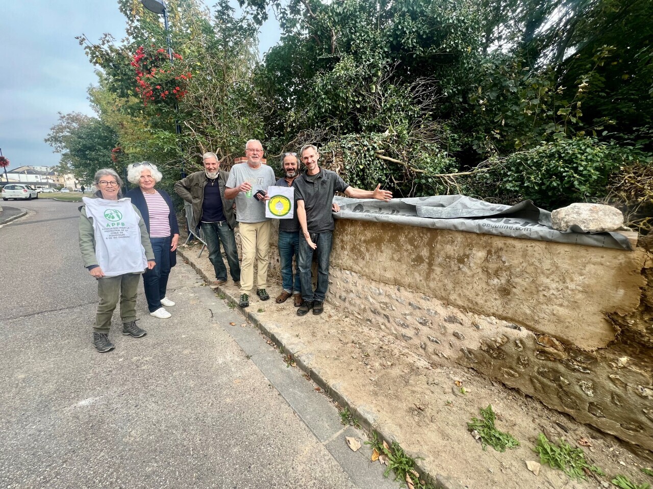 Près de Rouen, une association sauve un mur historique presque bicentenaire de 35 ans mètres de long