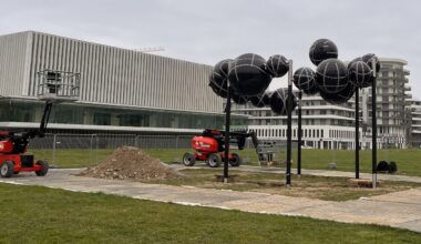 Quelle est cette sculpture en cours de construction sur la Presqu’île de Caen ?