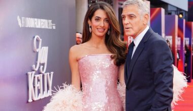 Amal Clooney, vêtue de plumes et de sequins, fait sensation au London Film Festival