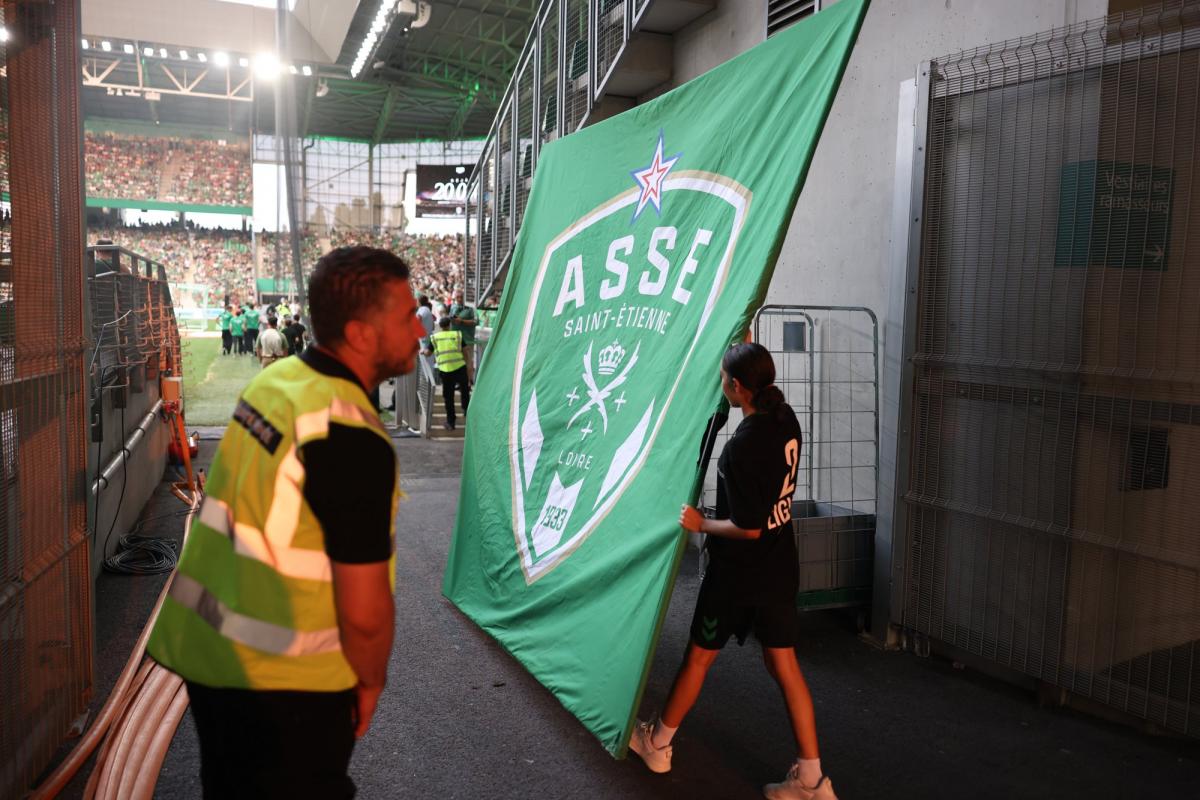 Saint-Étienne porte plainte contre un supporter, auteur d'un comportement raciste lors du match contre Guingamp - L'Équipe