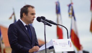 "Coquille vide", "destitution", les réactions à Grenoble