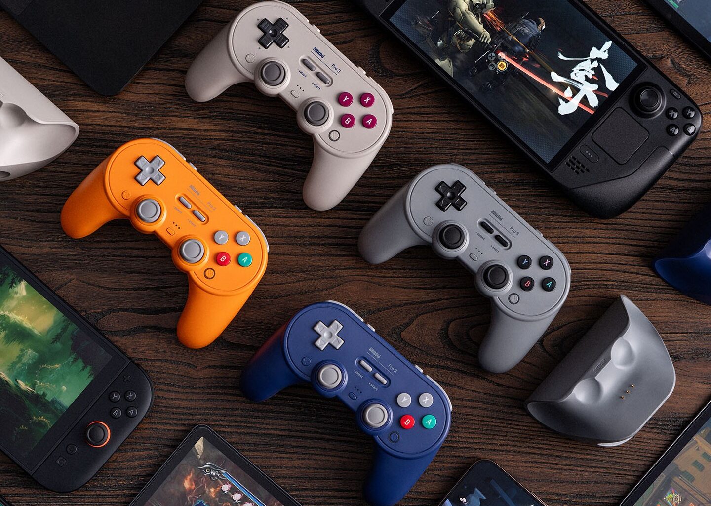 Le 8BitDo Pro 3 est désormais disponible en Europe et au Royaume-Uni, deux mois après son lancement aux États-Unis