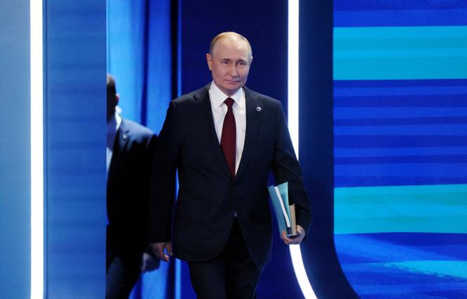 Le président russe Vladimir Poutine assiste à une réunion annuelle de la conférence internationale du Valdai Discussion Club à Sotchi, en Russie, le 2 octobre 2025.