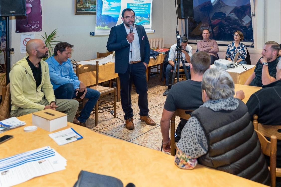 Seul candidat déclaré dans la course aux municipales à Châteauneuf-Villevieille, Nicolas Bailet tacle le maire sortant et présente ses « alternatives »