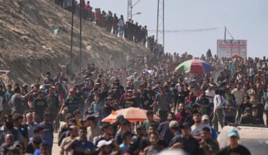 l’armée israélienne annonce que le cessez-le-feu est entré en vigueur, des milliers de Palestiniens marchent vers le nord