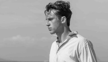 Noir et blanc, fidélité à l’œuvre, casting... Les clés de l’adaptation somptueuse de L’Étranger d’Albert Camus par François Ozon