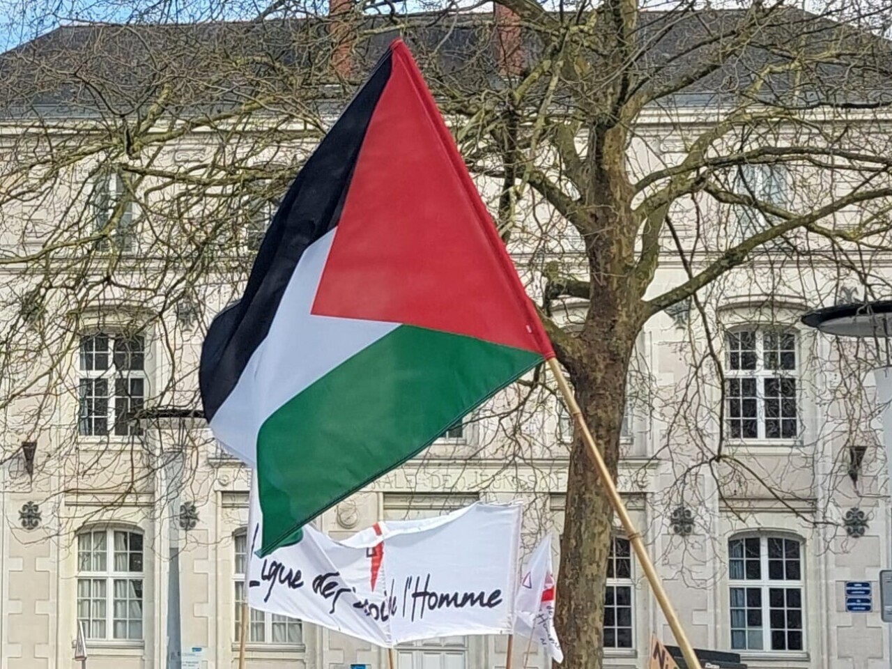 un rassemblement pour soutenir la Flottille pour Gaza