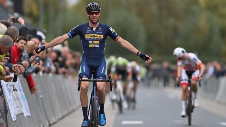 Cyclo-cross. Cyclo-cross. Kermiscross d'Ardooie - Toon Aerts remporte la 30e édition devant Vanthourenhout