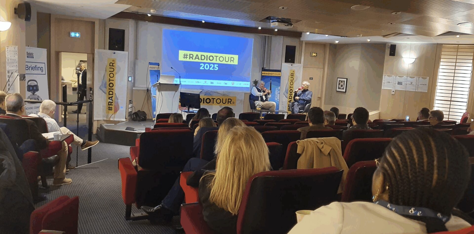 Ouverture à 09h au Mercure Paris Boulogne. Le RadioTour Paris Île-de-France a démarré dans l’amphithéâtre, avec plus de 150 professionnels inscrits pour une journée d’échanges et de retours d’expérience.
