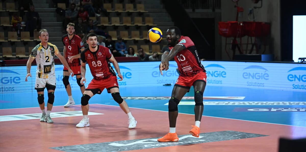 Le volleyeur chaumontais Dany Poda en réception.