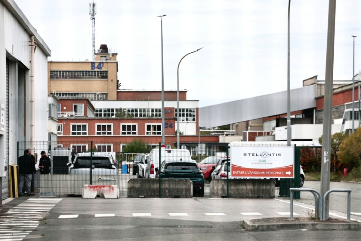 "L'avenir du site est mort": chez Stellantis à Poissy, les salariés pessimistes - 01/10/2025 à 19:42