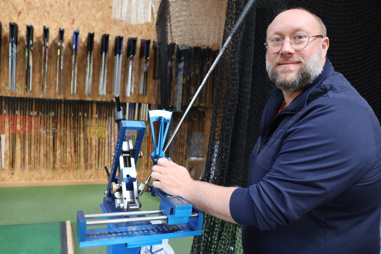 De la politique au golf, l'ancien directeur de cabinet s'est lancé dans une activité unique en Bretagne