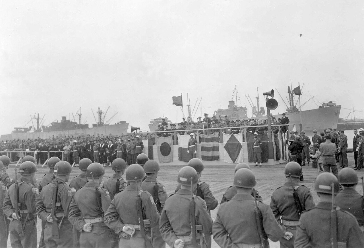 les Américains rendent le port à la France