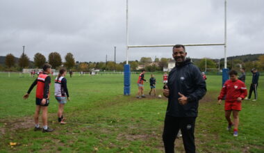 Émile Ntamack, du Stade Toulousain, à Cahors auprès des jeunes en stage de rugby