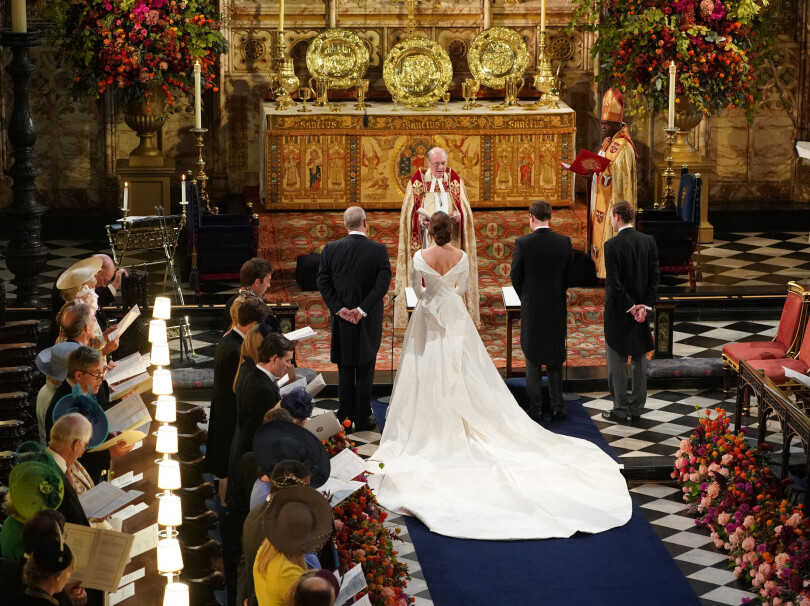 La longue traîne de la robe de mariée choisie par Eugenie d'York.