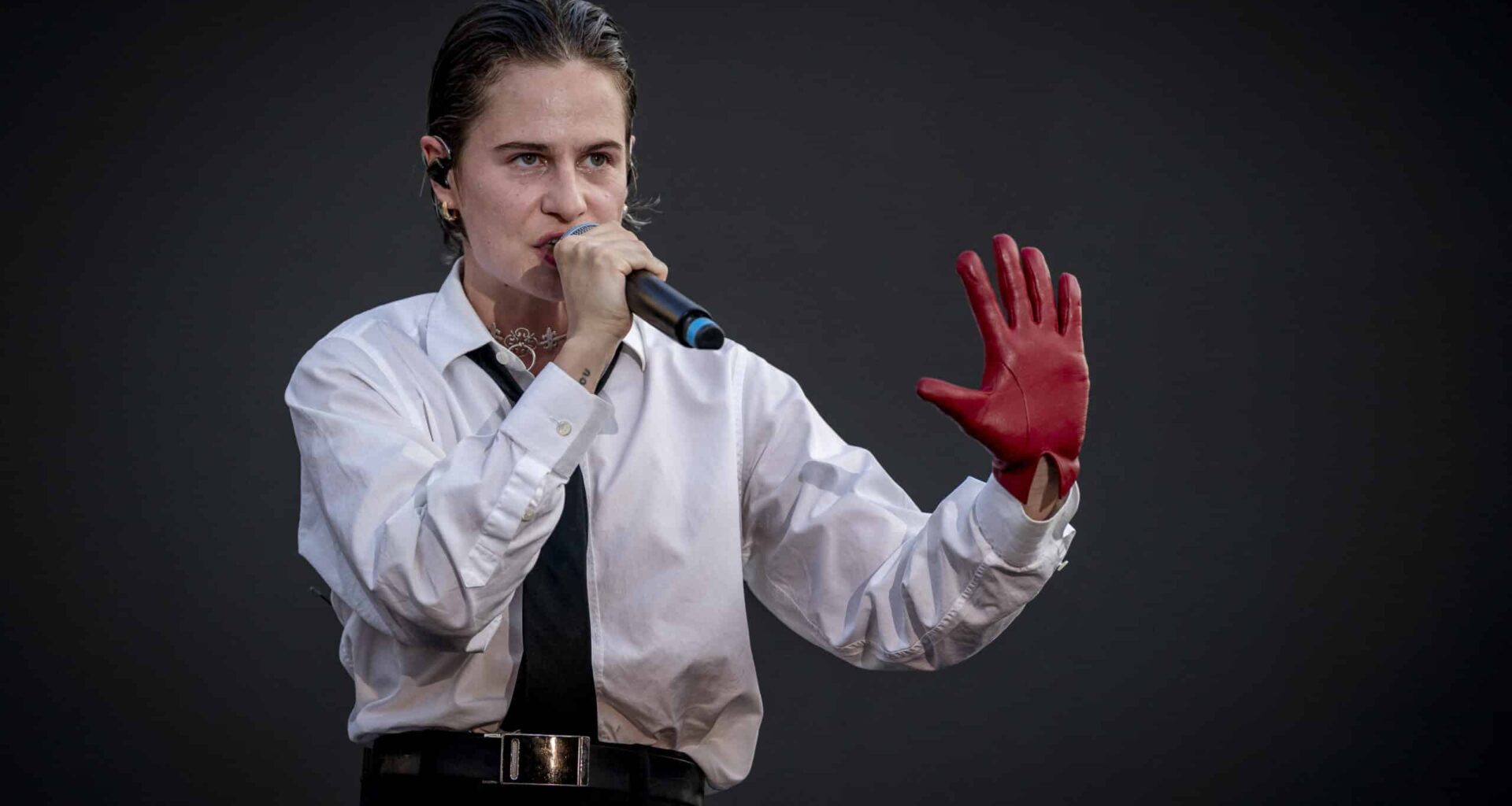 Rahim C Redcar (Christine and the Queens) recadre un fan : la vidéo qui fait polémique