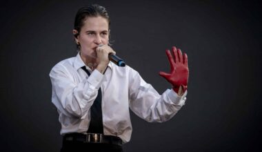 Rahim C Redcar (Christine and the Queens) recadre un fan : la vidéo qui fait polémique