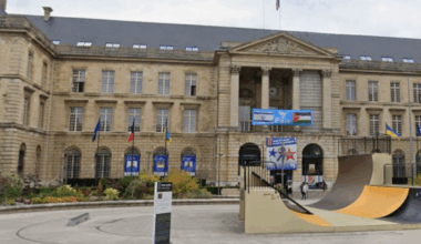 Dégradation d’une bâche représentant les drapeaux israélien et palestinien à Rouen, une plainte déposée