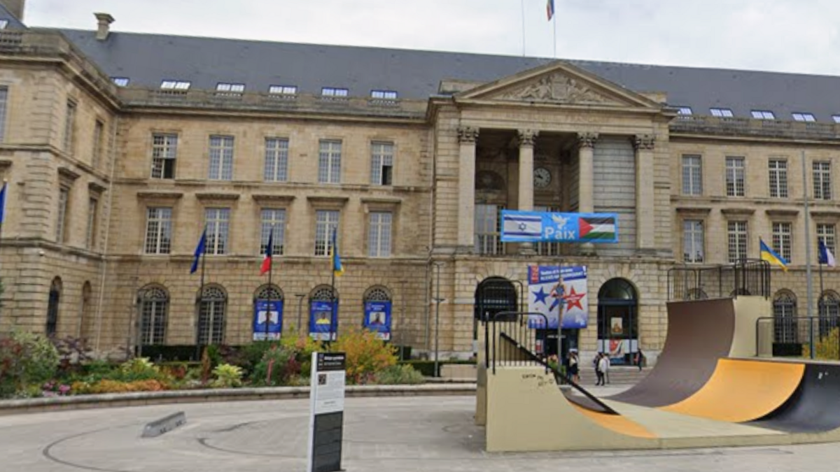 Dégradation d’une bâche représentant les drapeaux israélien et palestinien à Rouen, une plainte déposée