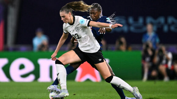 Jule Brand (Allemagne) face à Kadidiatou Diani (France)