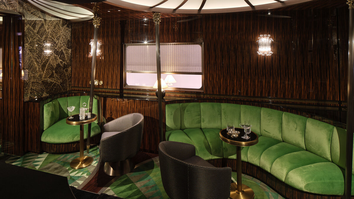« Ce n’est pas la SNCF, hein… » : l’Orient-Express fascine les visiteurs au Musée des Arts Décoratifs