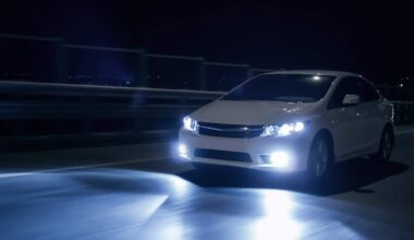 Les phares de voitures sont-ils trop éblouissants? Le Royaume-Uni étudie la question