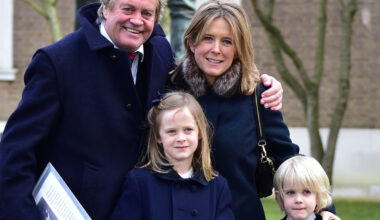 Jamie Spencer-Churchill, 12e duc de Marlborough, son ex-épouse Edla Griffiths et leurs enfants Lady Araminta et Lord Caspar Spencer-Churchill lors de la messe en hommage à John Spencer-Churchill, 11e duc de Marlborough, à Londres, le 4 février 2015.