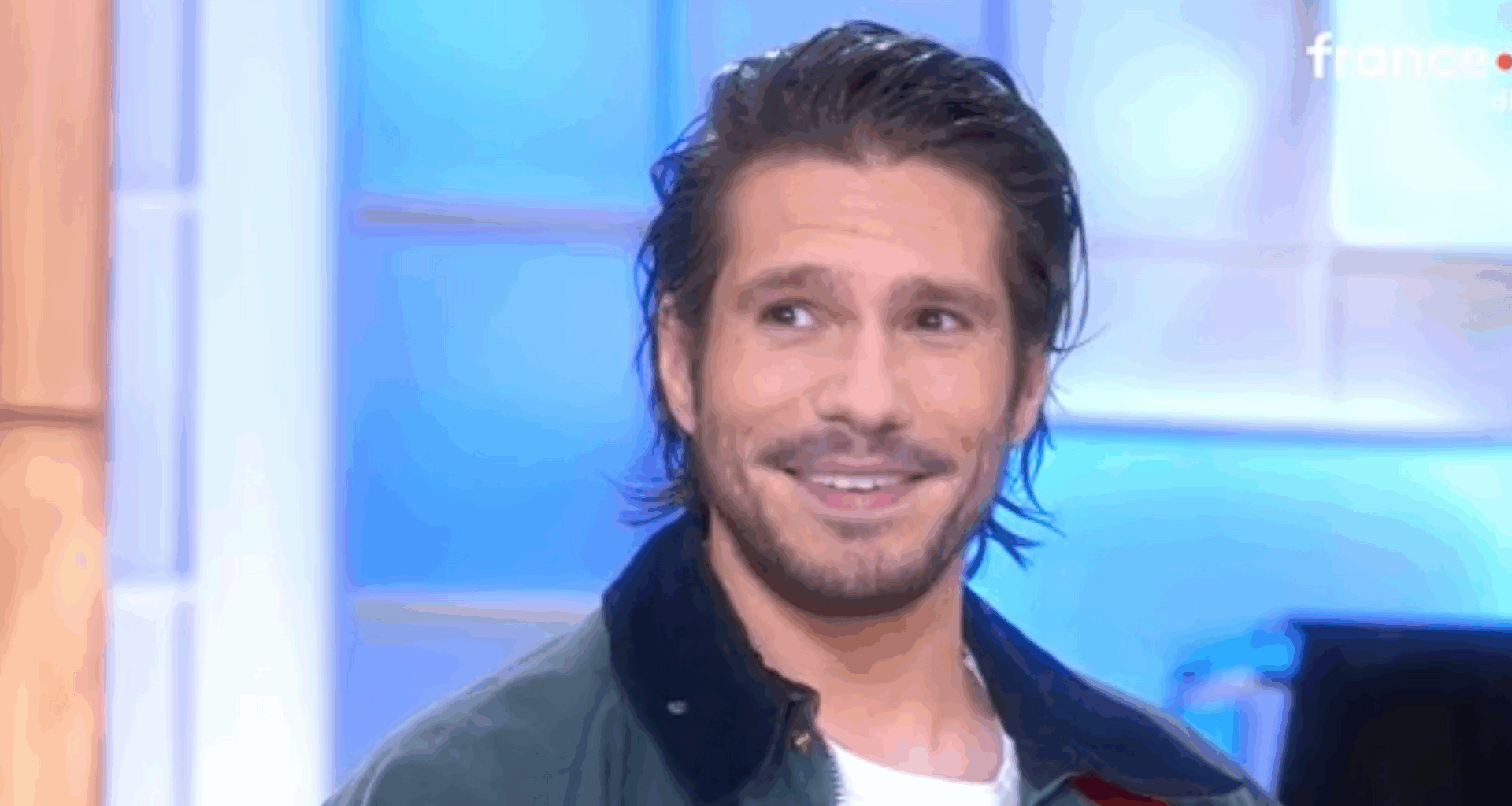 “C’est embarrassant” : François Civil très gêné après une révélation dans C à vous (VIDEO)