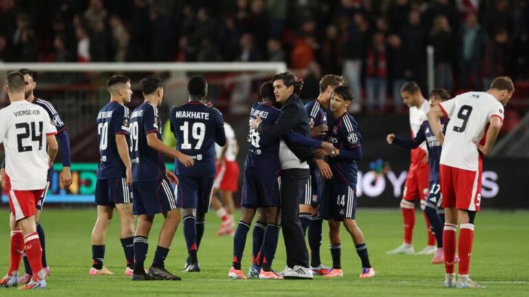 Les joueurs de l'OL avec Fonseca