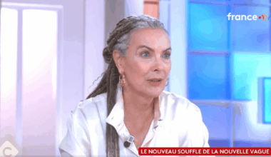 "Pas fait exprès", Carole Bouquet s’exprime enfin sur sa nouvelle coupe de cheveux étonnante