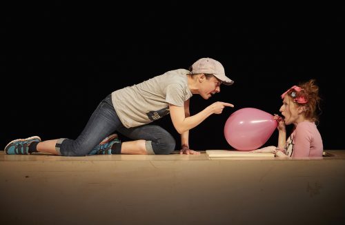 Un Fauteuil Pour l'Orchestre – Le site de critiques théâtrales parisien » J’ai trop peur, J’ai trop d’amis, Je suis trop vert, textes et mises en scène de David Lescot, Théâtre de la Ville-Les Abbesses, Paris