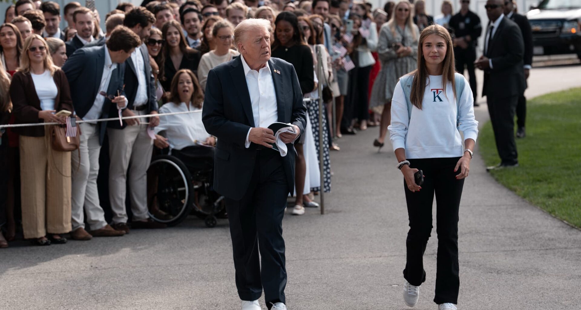 Seulement 461e meilleure golfeuse junior, la petite-fille de Donald Trump se fait inviter et va effectuer ses débuts sur le circuit professionnel