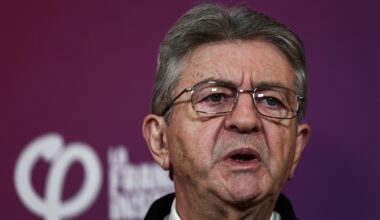 Jean-Luc Mélenchon, leader de la France Insoumise, lors d'une conférende de presse, le 6 octobre 2025 à Paris