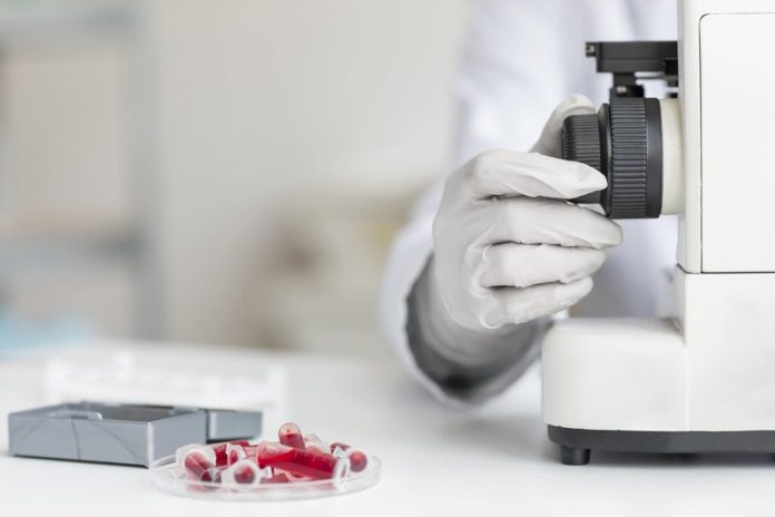 Endométriose bientôt un simple prélèvement de sang menstruel pour la détecter avant les symptômes Ma Santé Un chercheur qui étudie du sang menstruel pour identifier des marqueurs qui permettraient de détecter l'endométriose avant l'apparition des premiers symptômes douloureux.