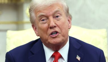 Le président américain Donald Trump s'exprime dans le bureau ovale de la Maison Blanche, à Washington, le 9 octobre 2025