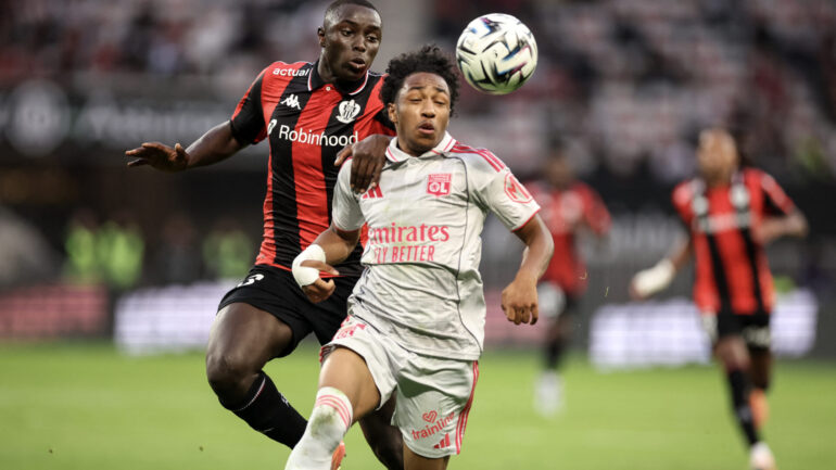 Antoine Mendy (Nice) au duel avec Malick Fofana (OL)