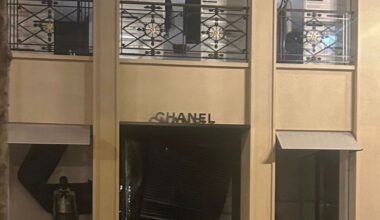 La boutique Chanel attaquée à la voiture bélier, dans le 8e à Paris. Photo © Valeurs actuelles