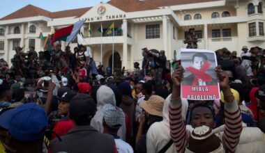 A Madagascar, un contingent militaire allié aux manifestants affirme avoir pris le contrôle des forces armées – Libération