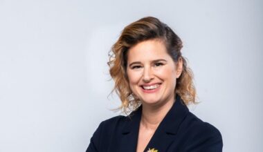 Élodie Poux, destinataire d’un colis piégé : « Je compte bien transformer ce merdier en éclats de rire »