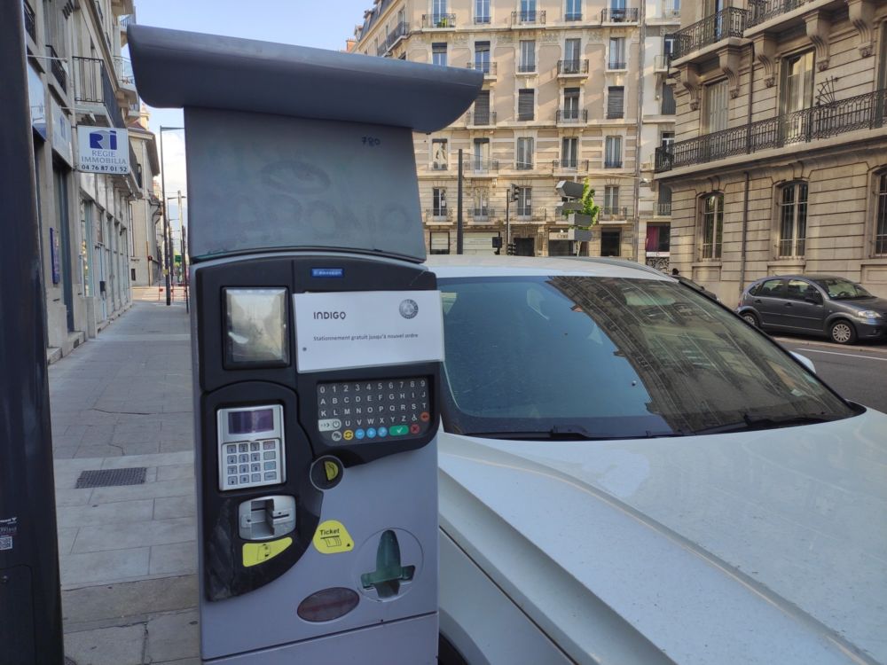 Nouveaux horodateurs et nouvelle application de stationnement pour les automobilistes grenoblois