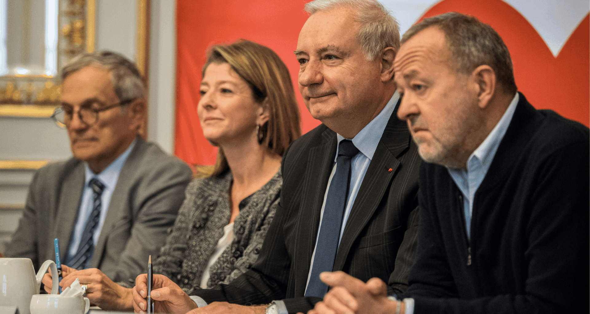 Julie Escudier (à gauche de Jean-Luc Moudenc) et Sacha Briand (à droite) font partie des cinq adjoints accusés de complicité de détournement de fonds publics. / Crédit Frédéric Scheiber