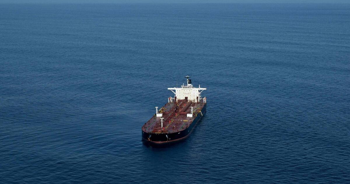 Le «Boracay», pétrolier fantôme russe arraisonné par la France, a repris la mer – Libération