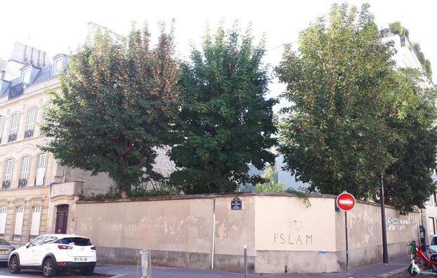 Paris (XIVe), août 2020. Il y a cinq ans, l'association Monts 14 avait lancé une pétition pour dénoncer "un projet inadmissible qui ne respecte ni le patrimoine architectural, ni l’histoire du quartier, ni son charme, ni un espace vert qui offre une respiration". LP/Elodie Soulié