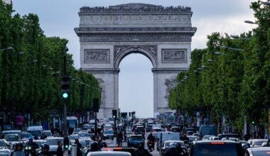 Paris : un homme évacué par hélicoptère au-dessus de l’Arc de Triomphe