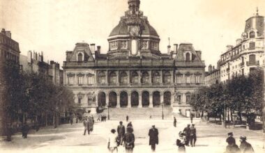 La carte postale du 12 octobre : Saint-Étienne, l’escalier des deux arts - 450.fm